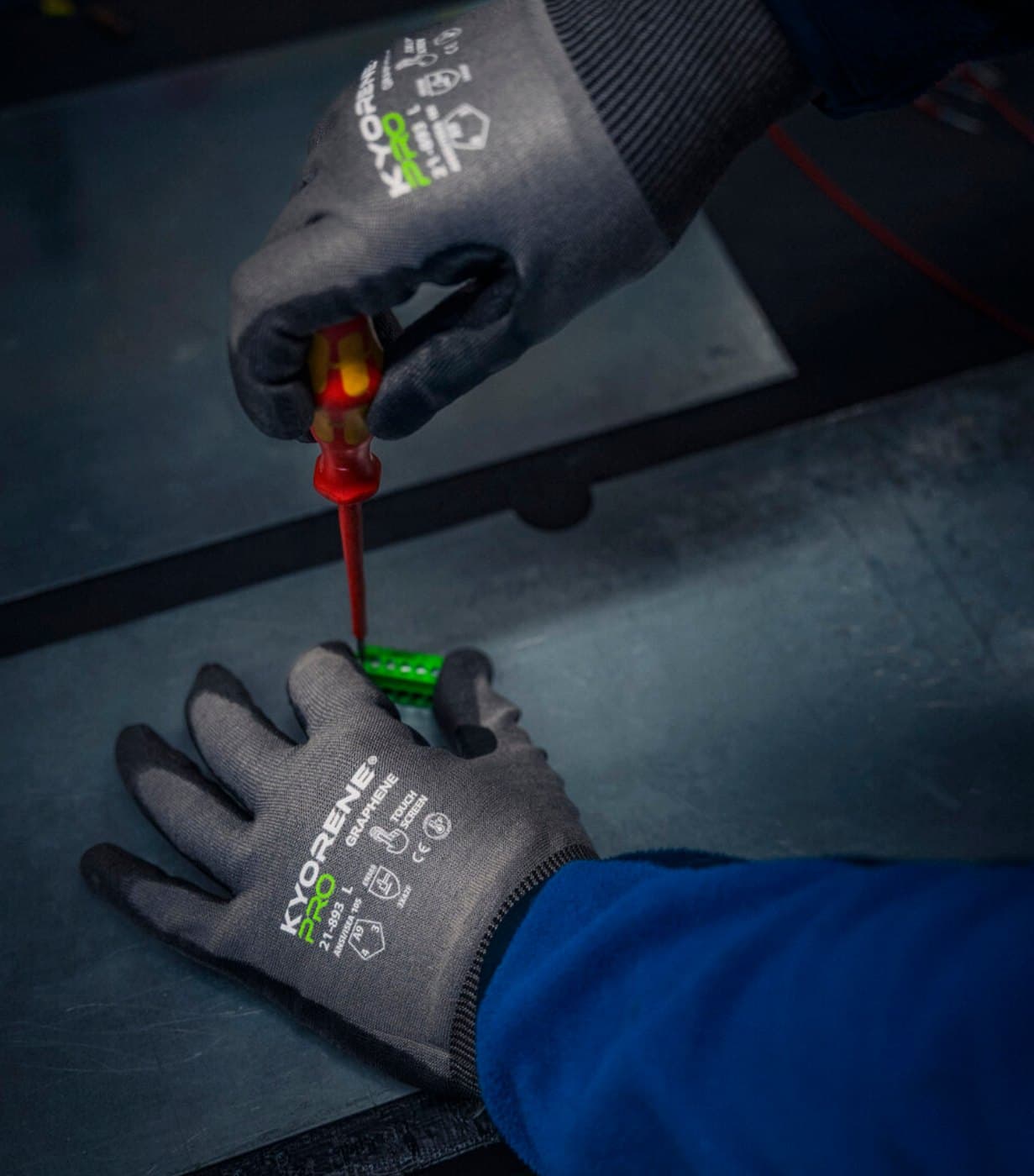 21-893 Kyorene® Pro Work Gloves in use