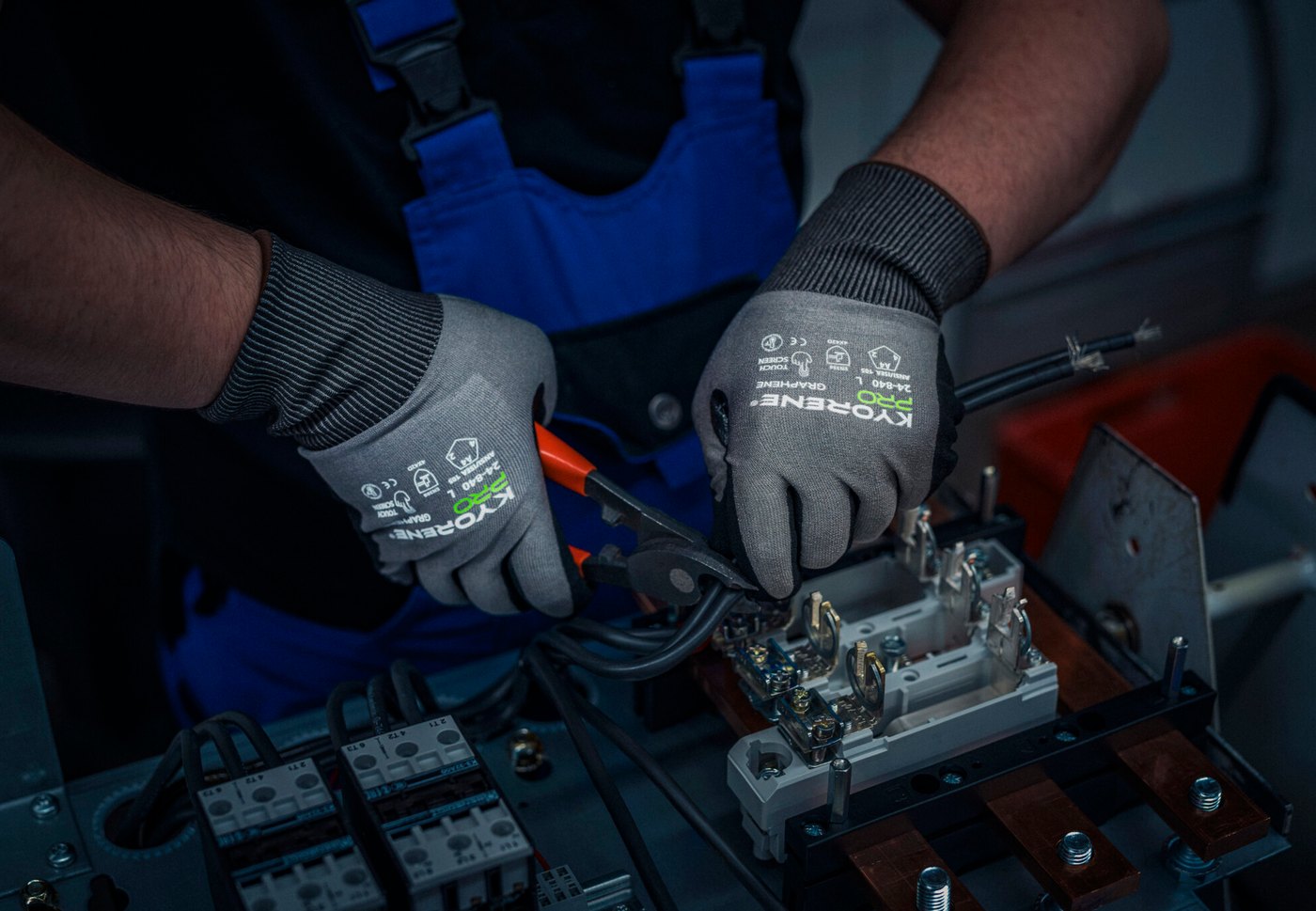 Kyorene Pro Max gloves in use on the job